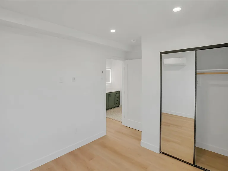 2114 E 2nd St — Photo 27