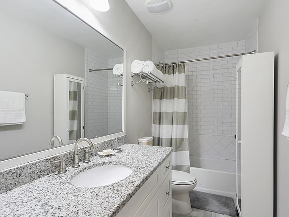 4th image of 2304 Pembrook Pl NE