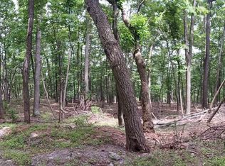 6 Wild Apple Ln, Paw Paw, WV 25434