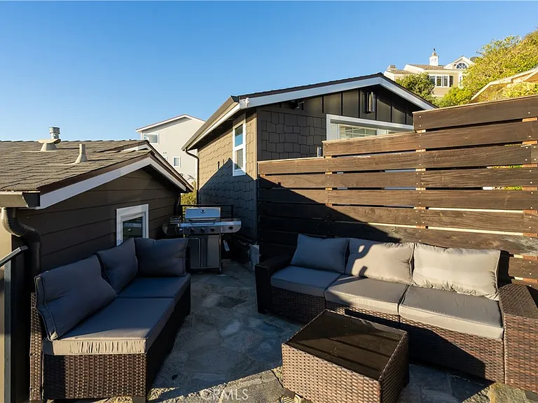 2192 Crestview Dr — Photo 49