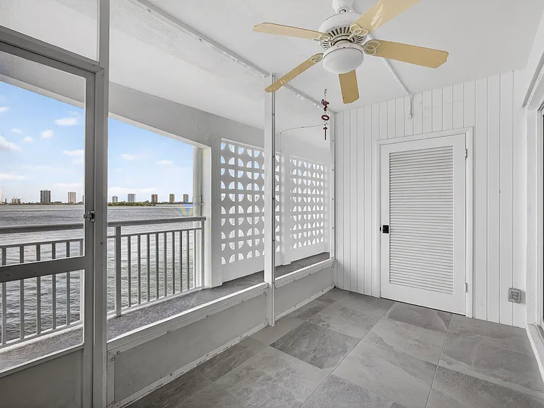 100 Shore Ct #208 — Photo 11