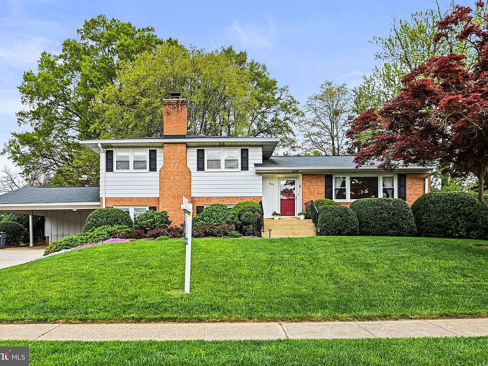1st image of 908 Fairway Dr NE