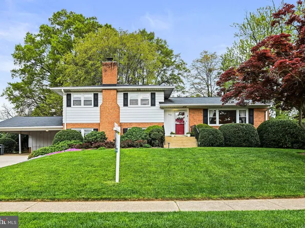 908 Fairway Dr NE, Vienna, VA 22180