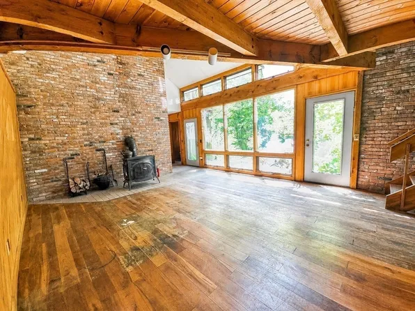 119 Buffam Rd, Pelham, MA 01002
