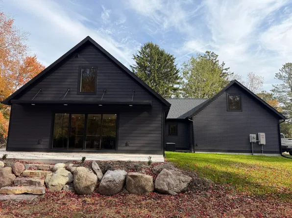 770 W Pontaluna Rd, Norton Shores, MI 49444