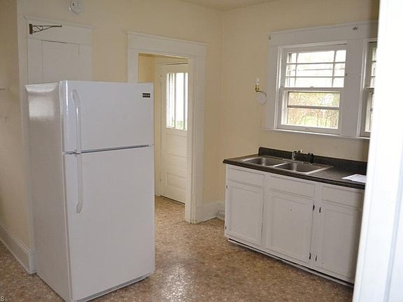 4th image of 807 Ross Ave