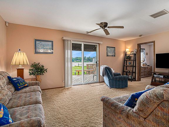 3rd image of 31788 Huckleberry Ln