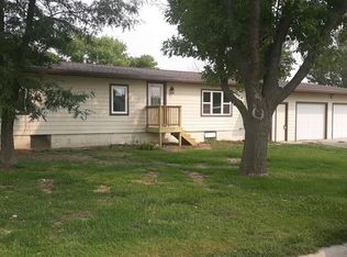 305 E 9th Ave, Groton, SD 57445