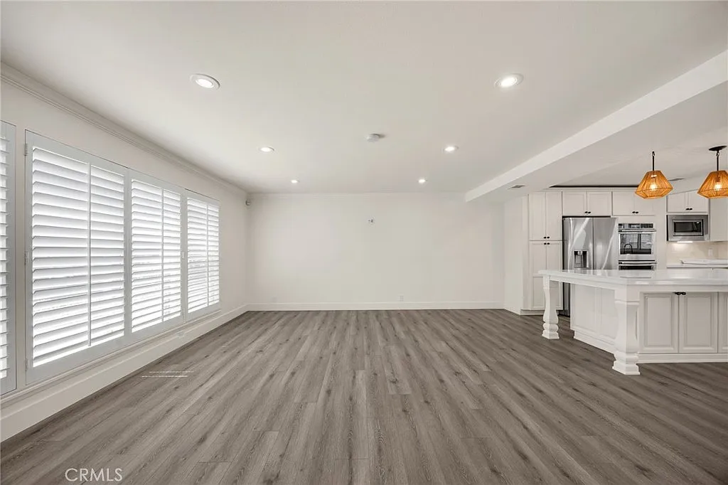 4 bed, 2.5 bath, 3189 sqft, $7,000 — Photo 2