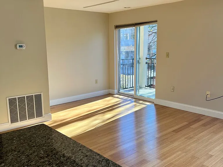 305 W Utica St — Photo 27