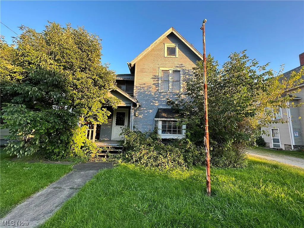 853 Summit St NW photo 1