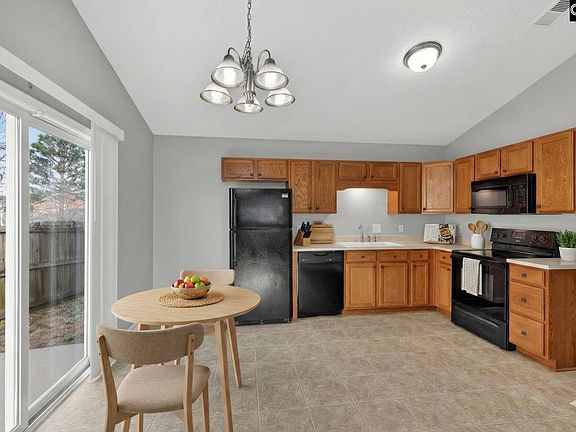 2nd image of 224 Drooping Leaf Ln