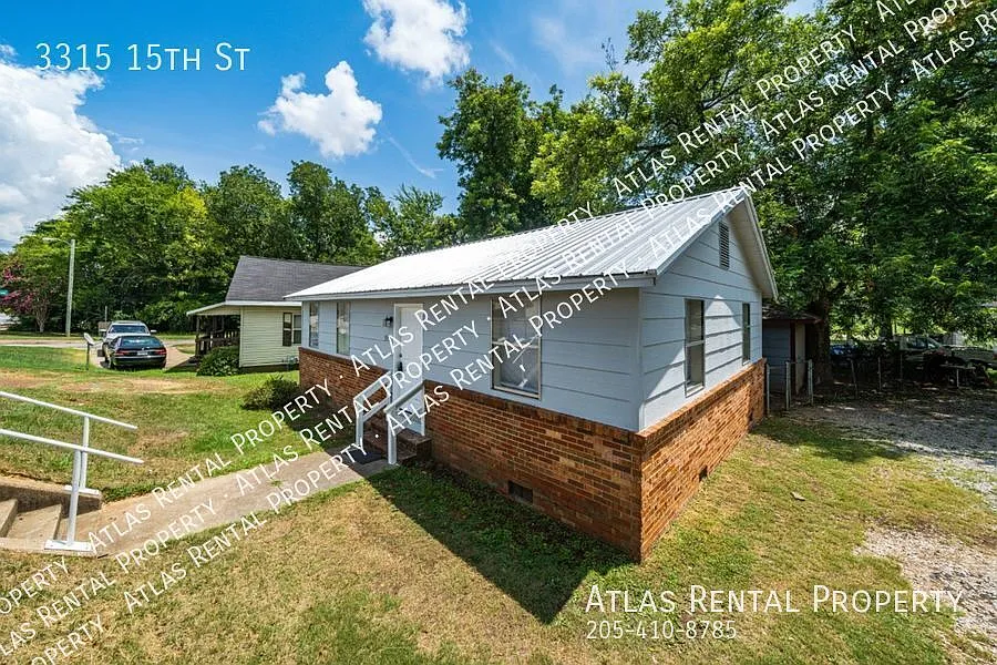 Beautiful 3-Bedroom Home with Granite Countertops! — Photo 4