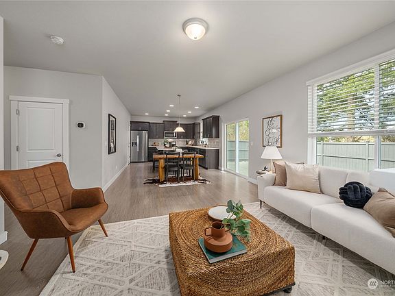 5th image of 9516 Tyler Terrace Court SE