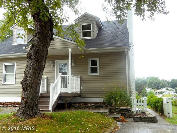 3rd image of 864 N Shore Dr