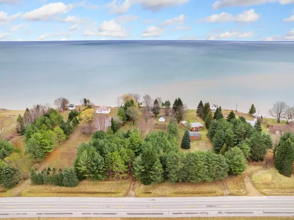 4828 N Lakeshore Rd, Deckerville, MI 48427