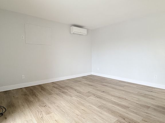 5th image of 1030 Lillian Ave Unit 101