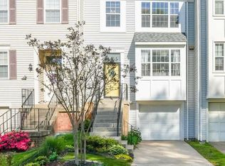 3608 Sweethorn Ct, Fairfax, VA 22033