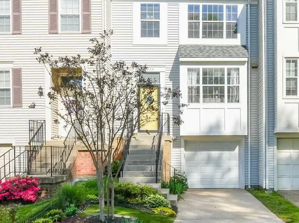 3608 Sweethorn Ct, Fairfax, VA 22033