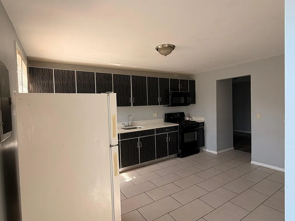 63 Annawan St #3