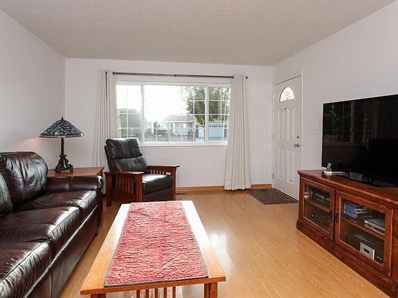 5th image of 757 Daffodil Way
