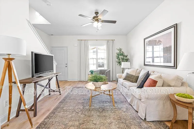 2 bed, 2.5 bath, 1176 sqft, $1,250 — Photo 4
