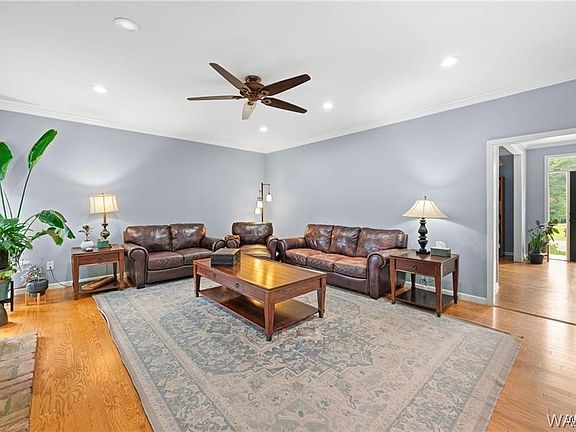 4th image of 2933 N Hampton Dr