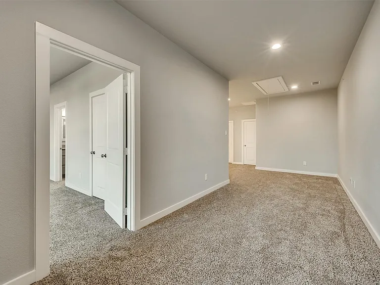 5827 Rivendell Dr — Photo 14