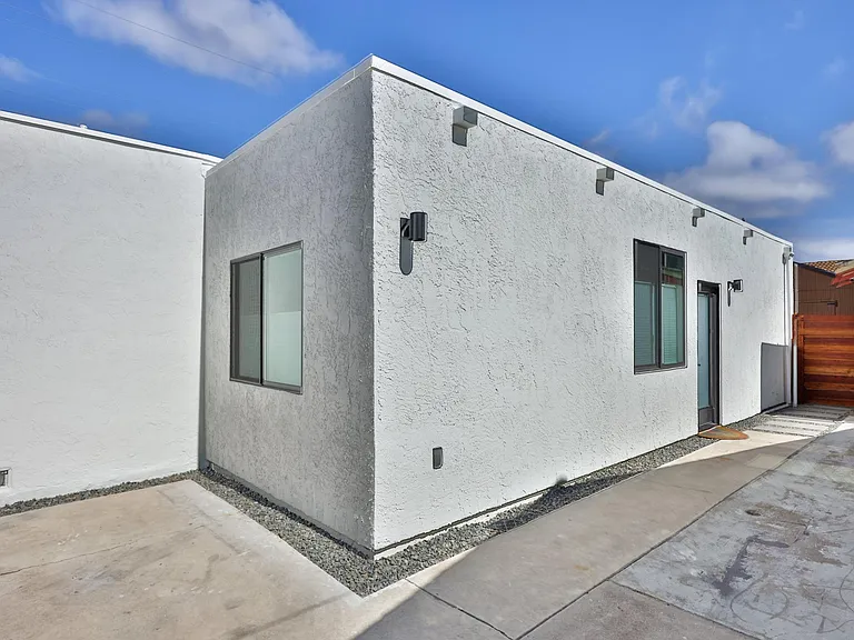 3407 N Mountain View Dr — Photo 23