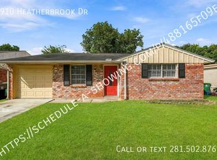3910 Heatherbrook Dr, Houston, TX 77045