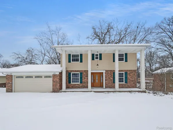 399 Kendry, Bloomfield Hills, MI 48302