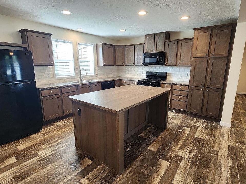 Main Kitchen Picture