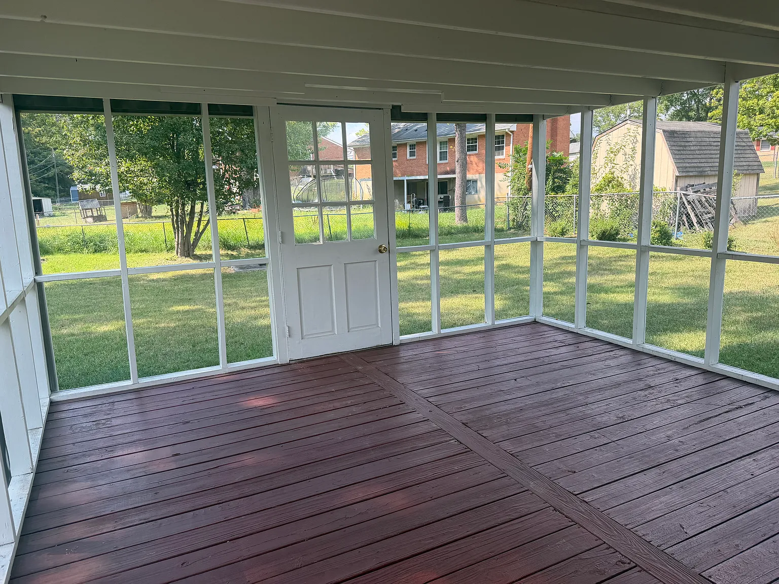 3 bed, 950 sqft, $2,000 — Photo 3