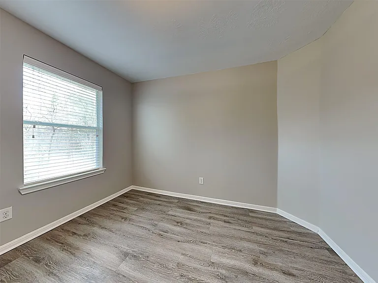 16326 Royal Fort Ln — Photo 14