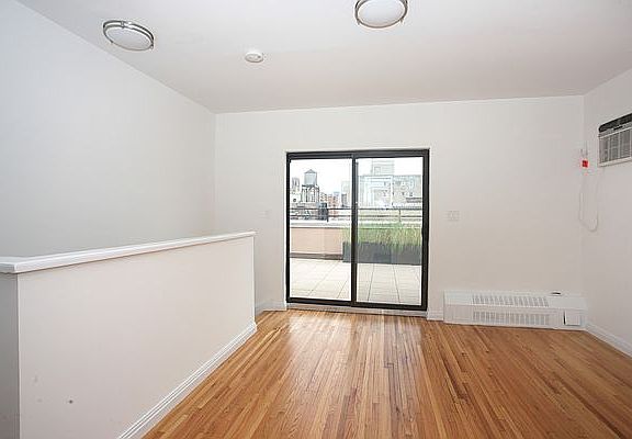 4th image of 450 6th Ave Ph D
