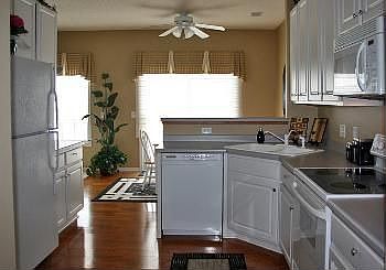 3rd image of 1563 Yorkshire Ln