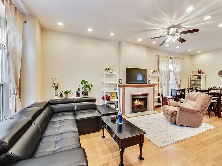 733 N Hoyne Ave #1 — Photo 6