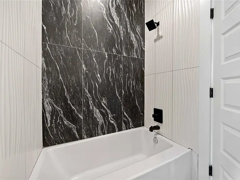 4624 Mayflower St #B — Photo 36
