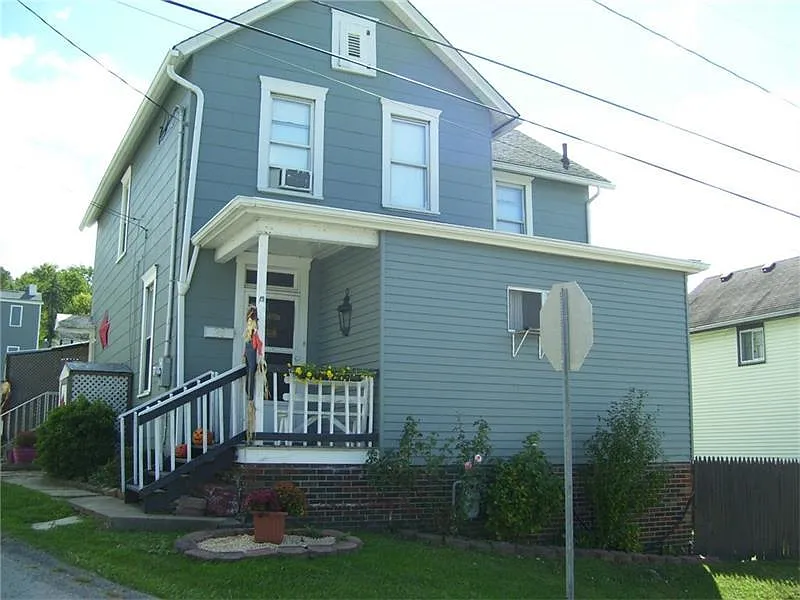 20 Graham Ave photo 1