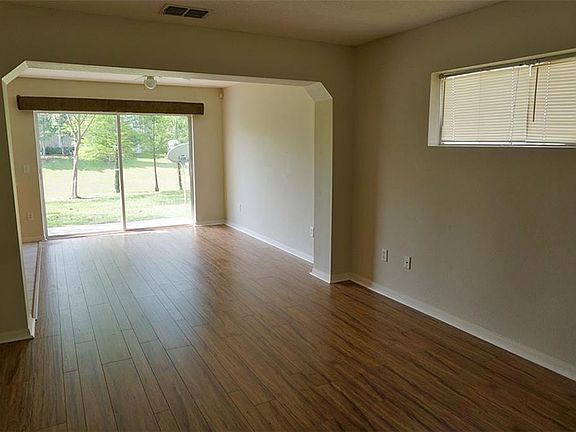3rd image of 3001 Amber Oak Dr