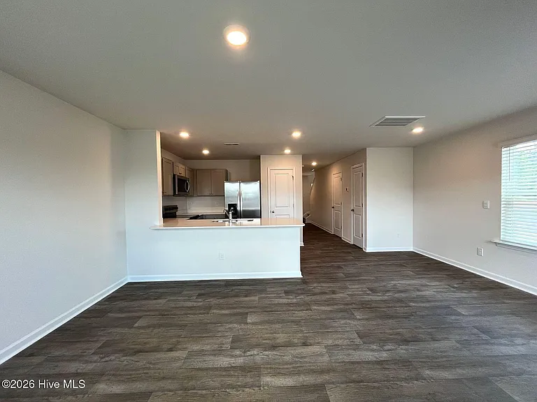 201 Maddox Dr — Photo 6