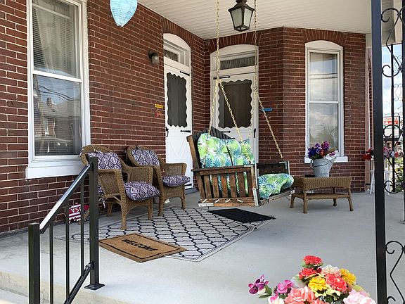 2nd image of 622 Lincoln Way E APT 4