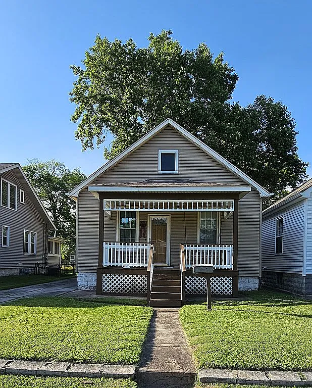 2211 Lincoln Ave photo 1