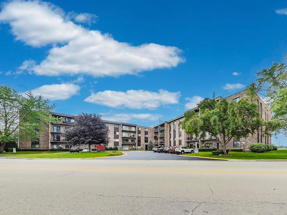 1st image of 701 W Huntington Commons Rd APT 418