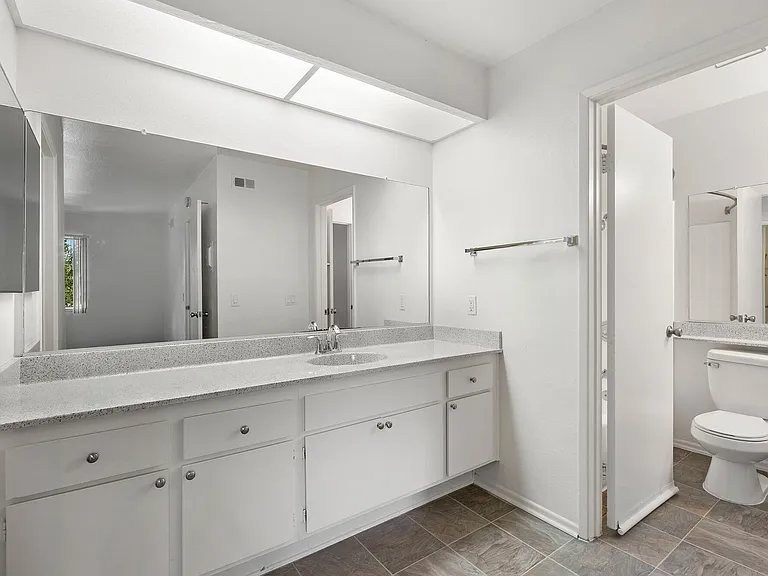 Sycamore Park Apartments — Photo 9