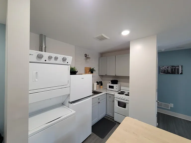 105 N Columbia Ave #B — Photo 3
