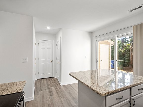 5th image of 142 Mangum Cir