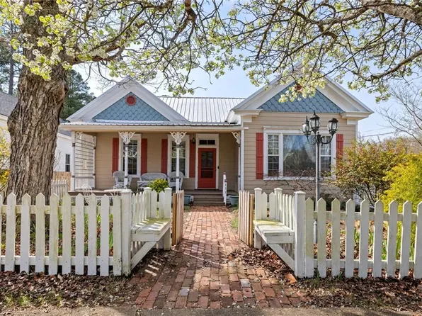 111 College St, Littleton, NC 27850