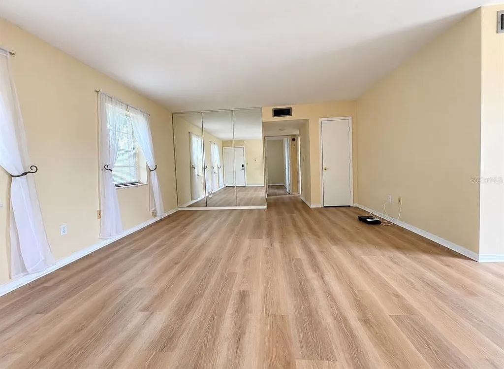 2 bed, 2.0 bath, 954 sqft, $1,849 — Photo 3