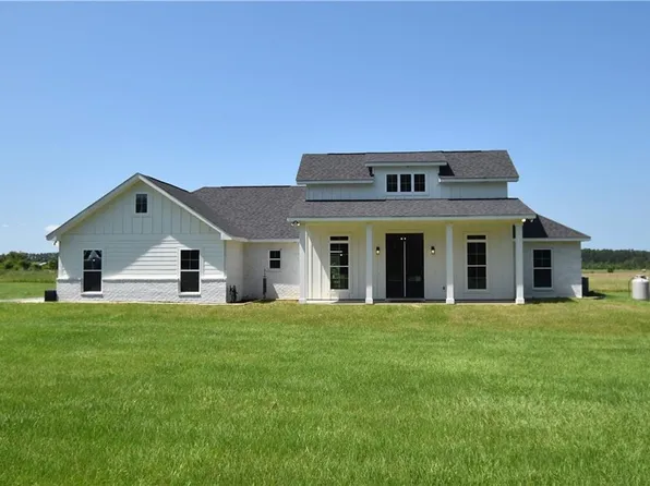 65 Grady Lewis Rd, Poplarville, MS 39470